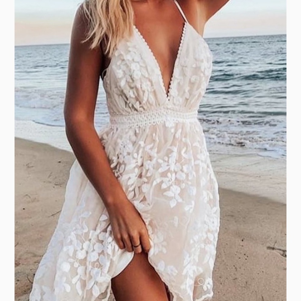 New lace white dress